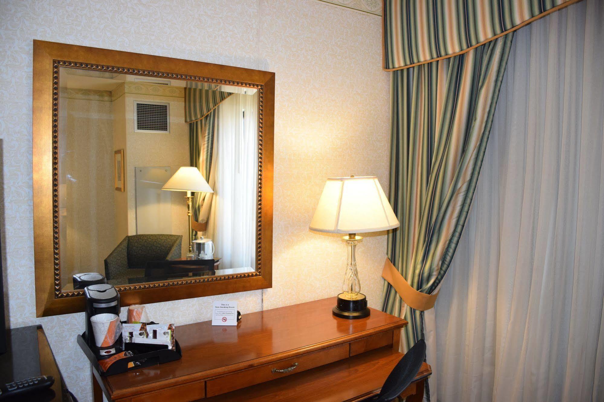 Lafayette Park Hotel And Suites Trenton Exteriér fotografie